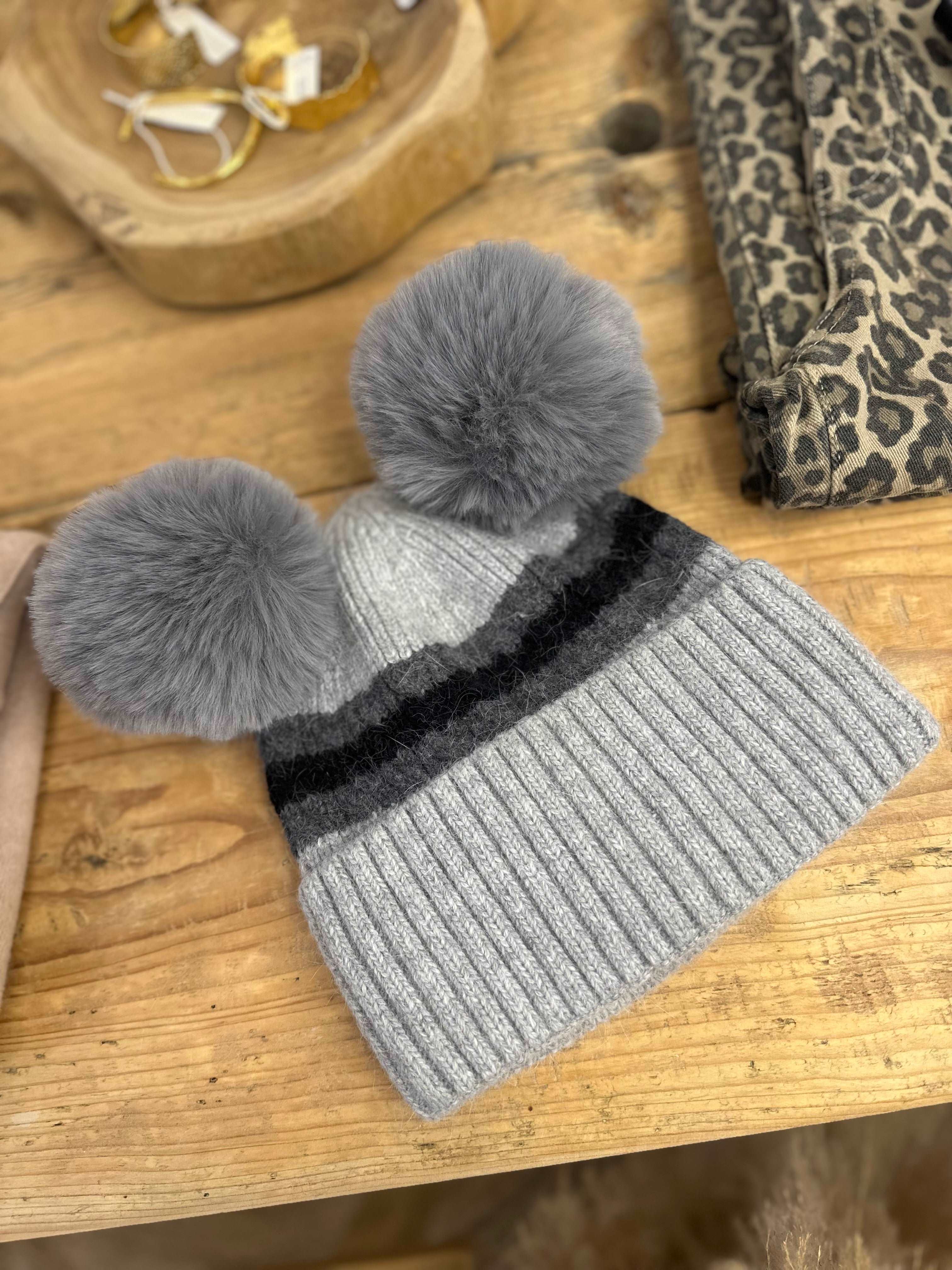 Grey Bobble Hat