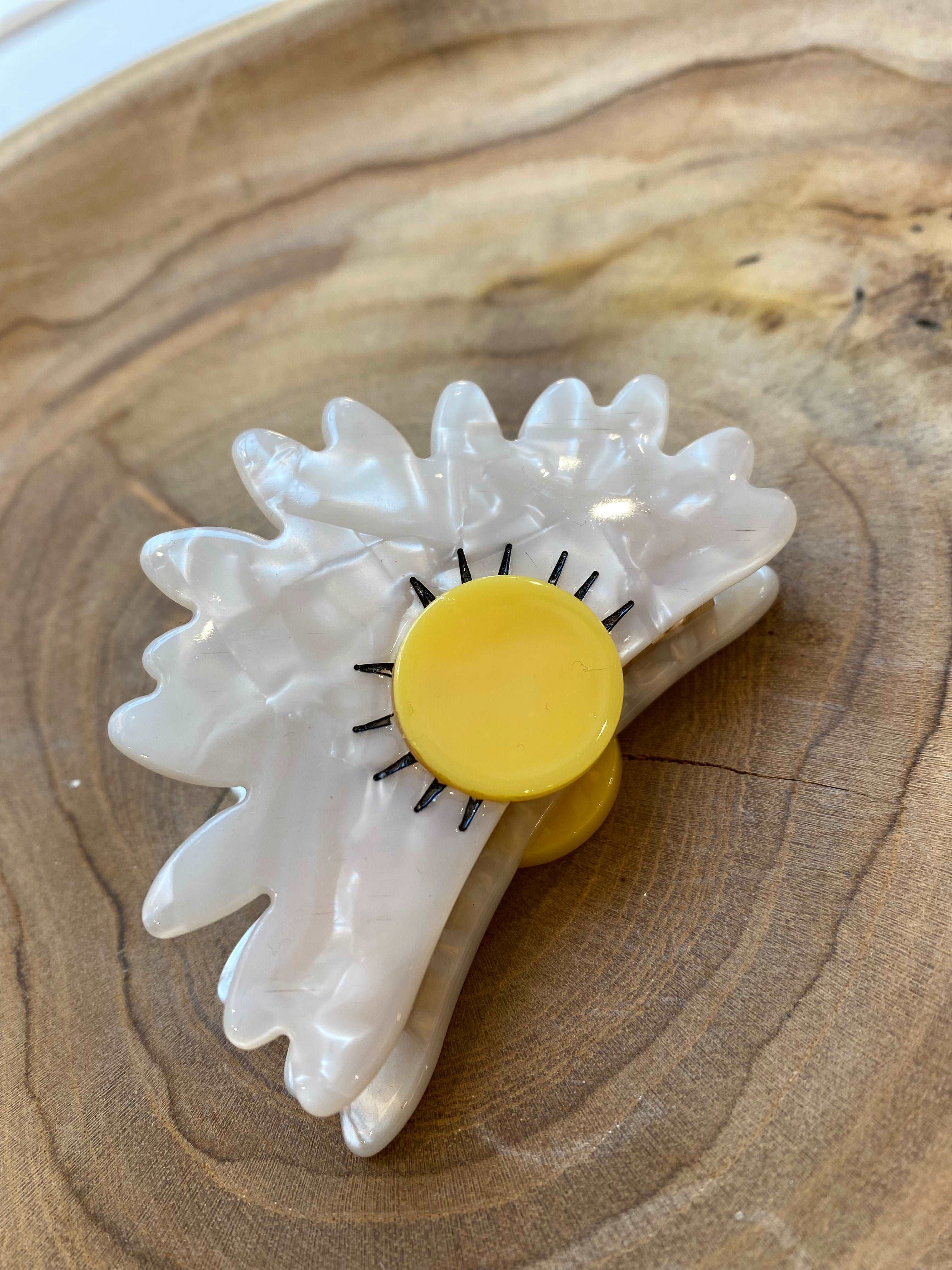 Daisy claw clip