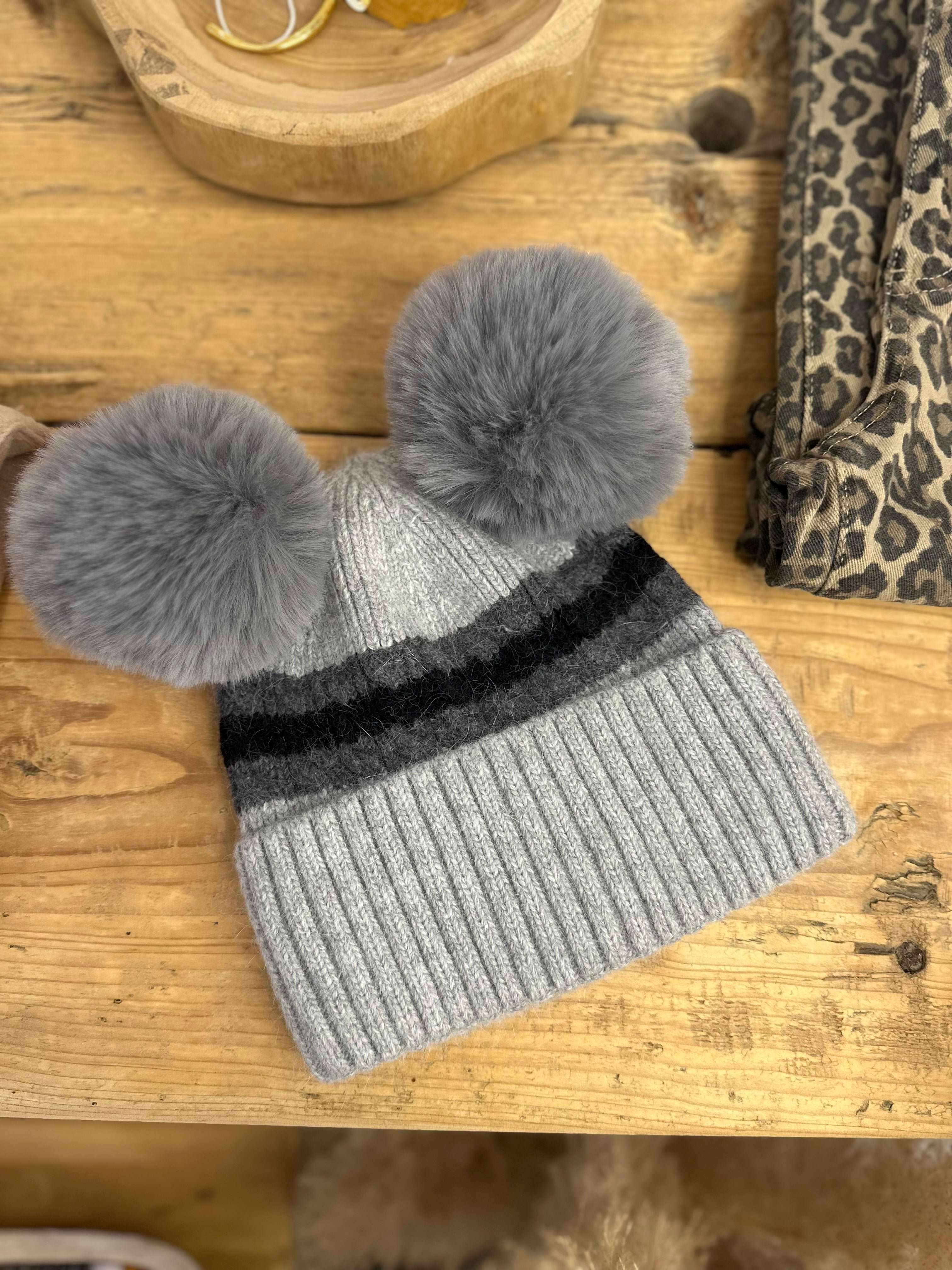 Grey Bobble Hat