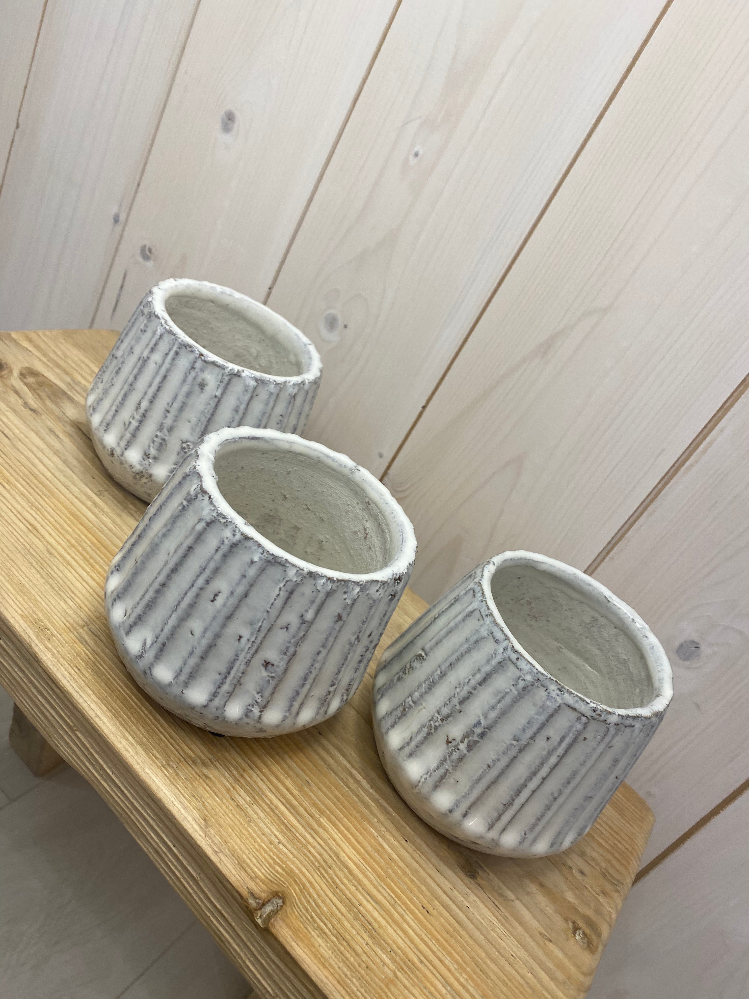 Aged cream terracotta pot 3 set