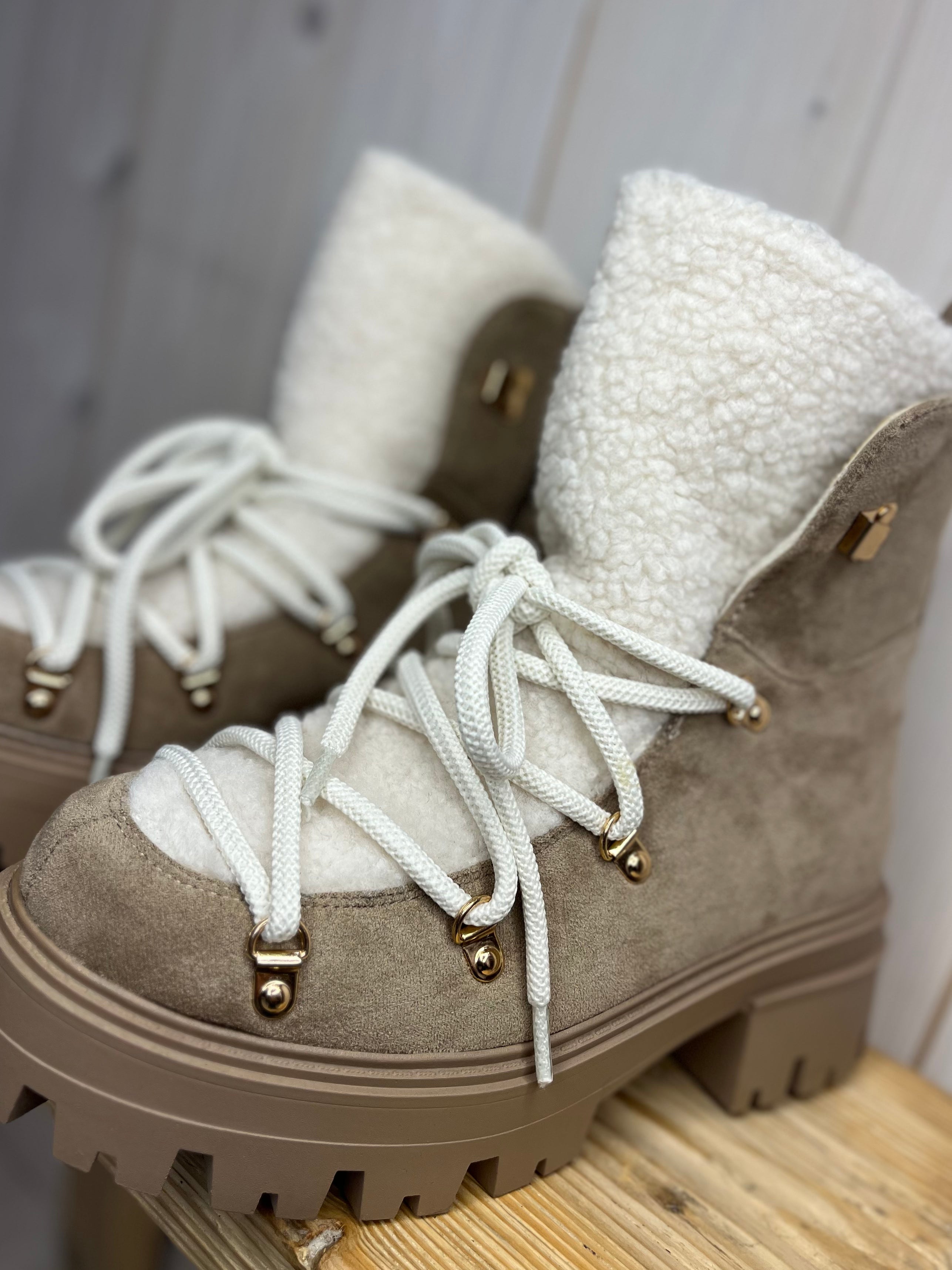 Lace up Fleece Boot