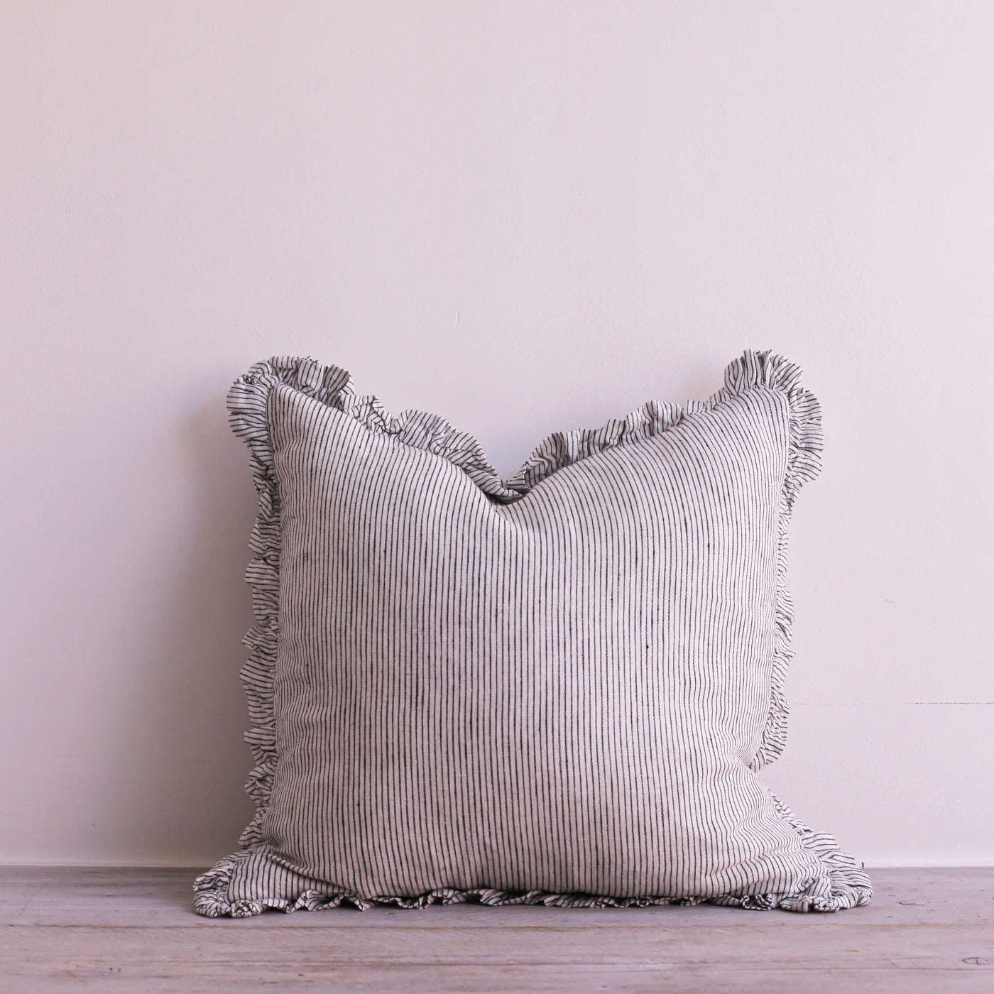 OLI RUFFLE CUSHION PINSTRIPE 100% LINEN