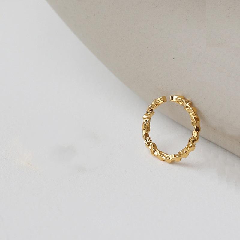 Molten cube ring in gold